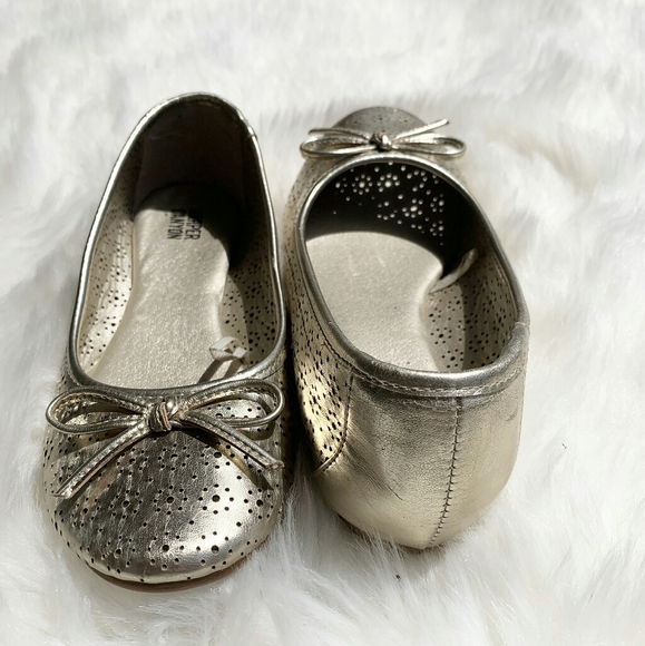 Girls gold flats - Picture 2 of 3